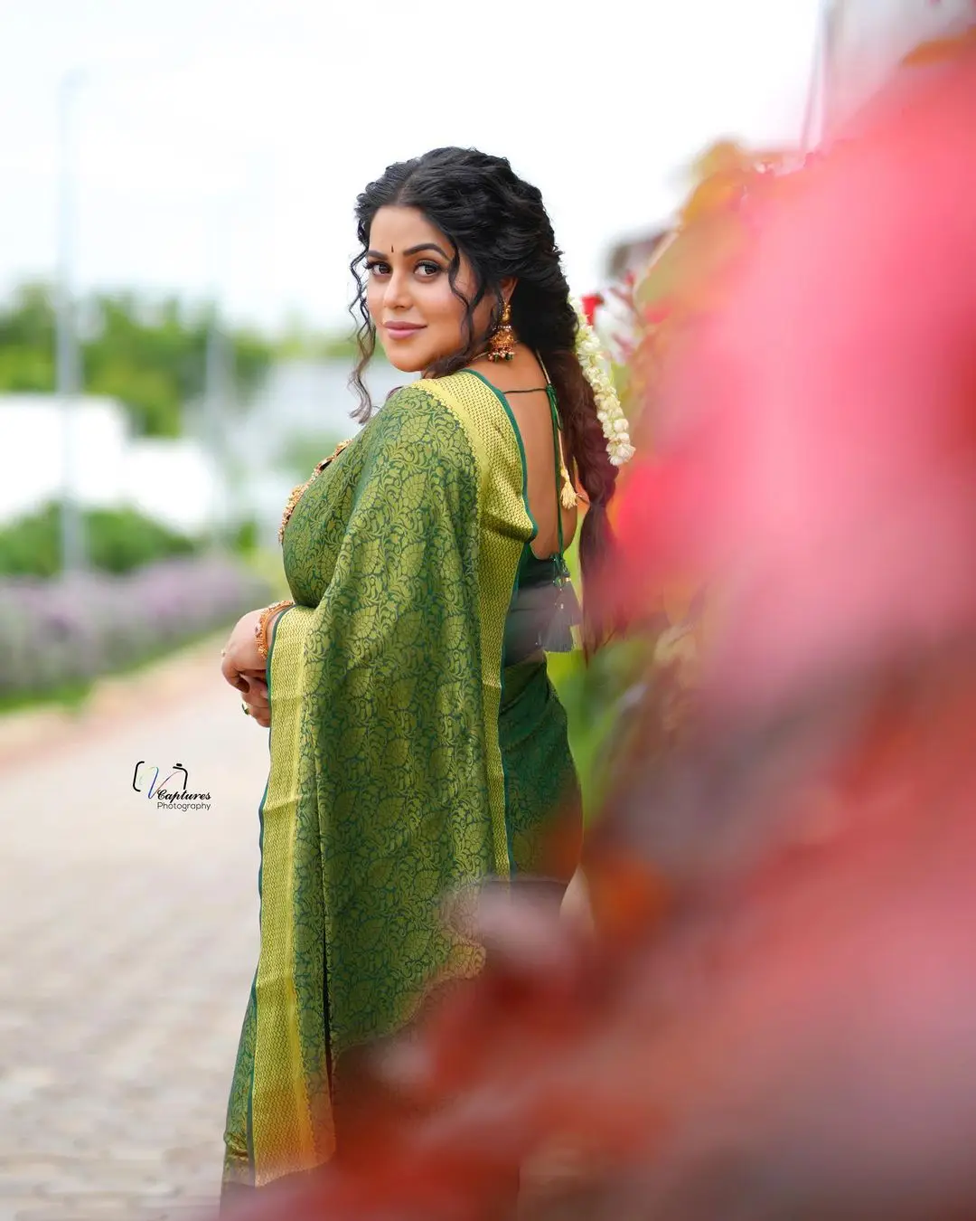 SOUTH INDIAN ACTRESS POORNA STILLS IN GREEN SAREE 8